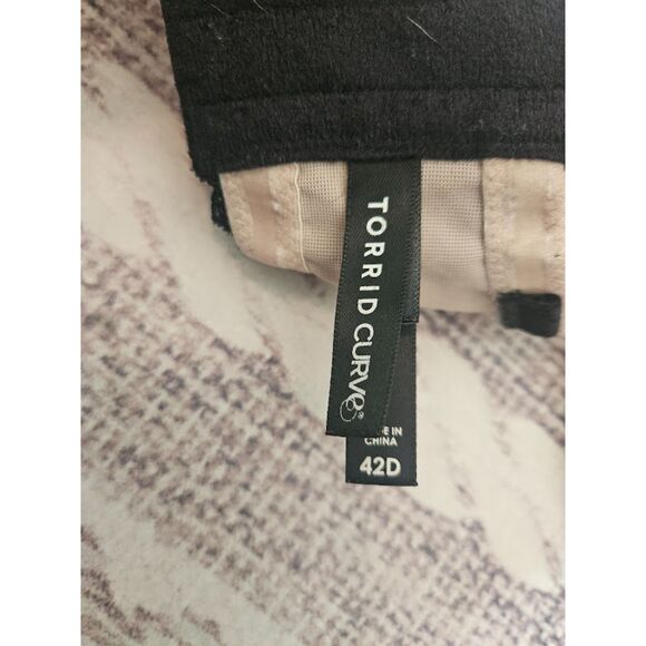 TWO Torrid Bras, size 42D - Picture 15 of 15